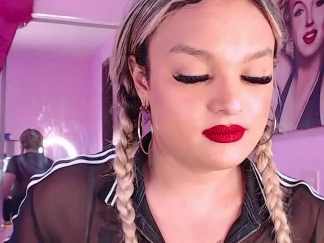 Live sex webcam photo for KendallCurkov #274509467