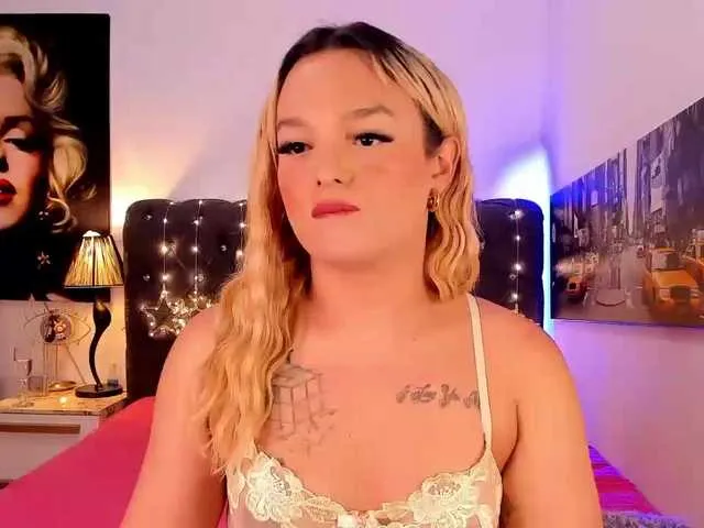 Live sex webcam photo for KendallCurkov #275585970