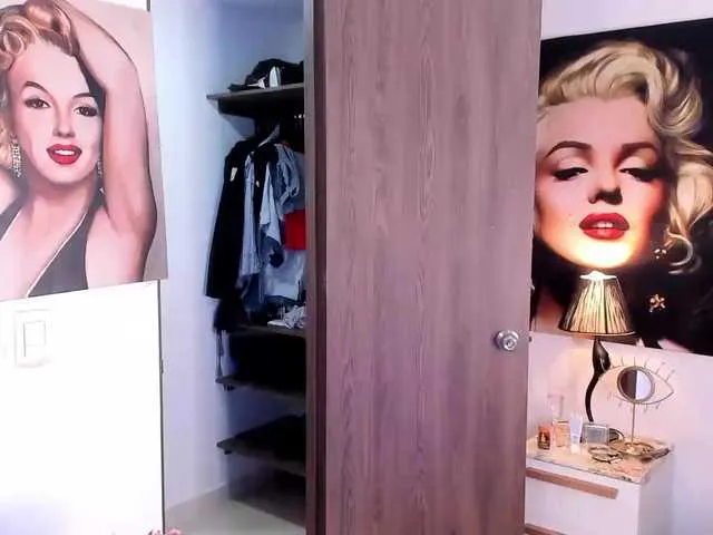 Live sex webcam photo for KendallCurkov #276084112