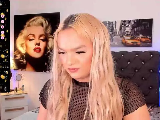 Live sex webcam photo for KendallCurkov #276147938