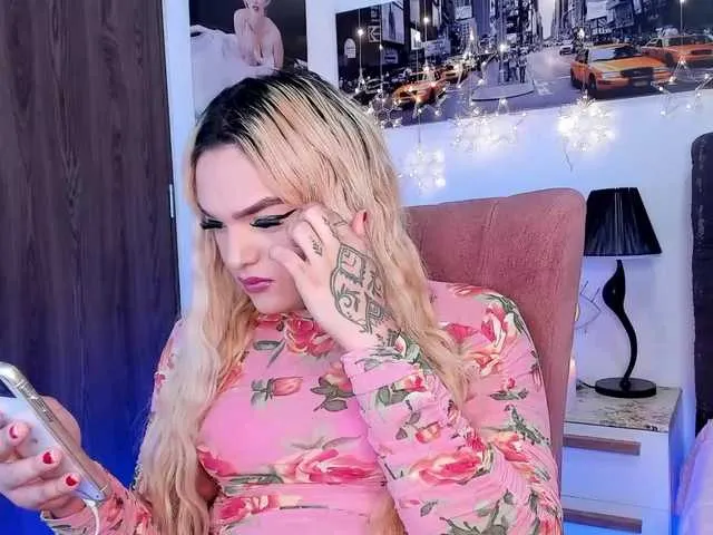 Live sex webcam photo for KendallCurkov #276575345
