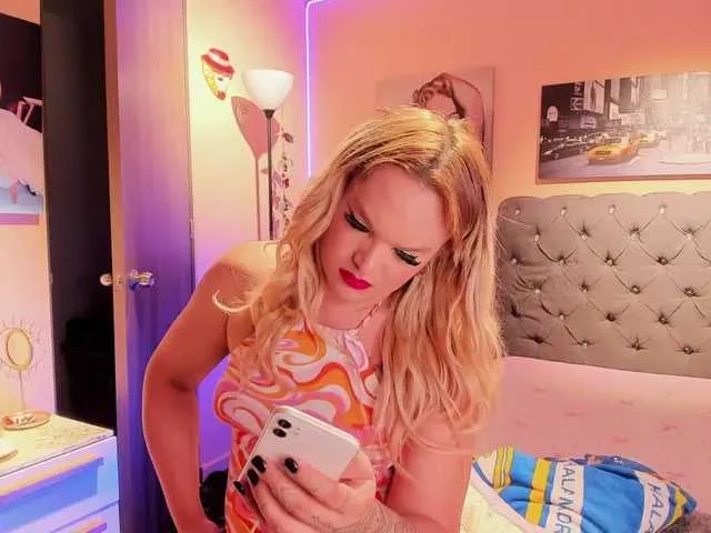 Live sex webcam photo for KendallCurkov #277545005