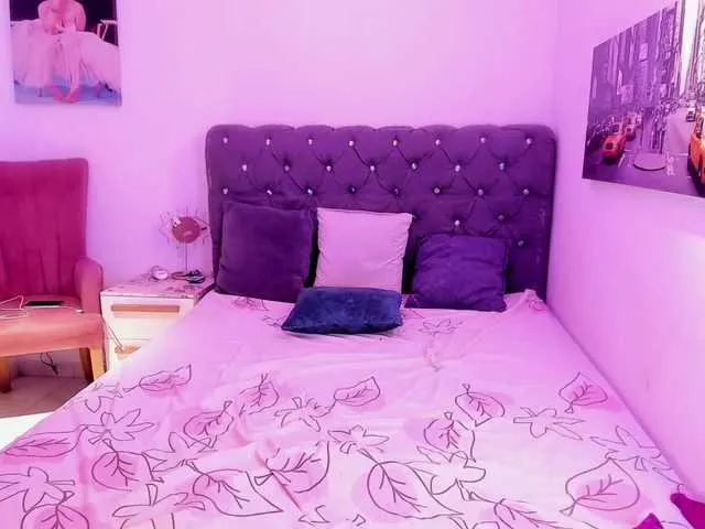 Live sex webcam photo for KendallCurkov #291380543