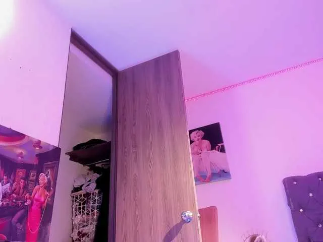 Live sex webcam photo for KendallCurkov #291658622