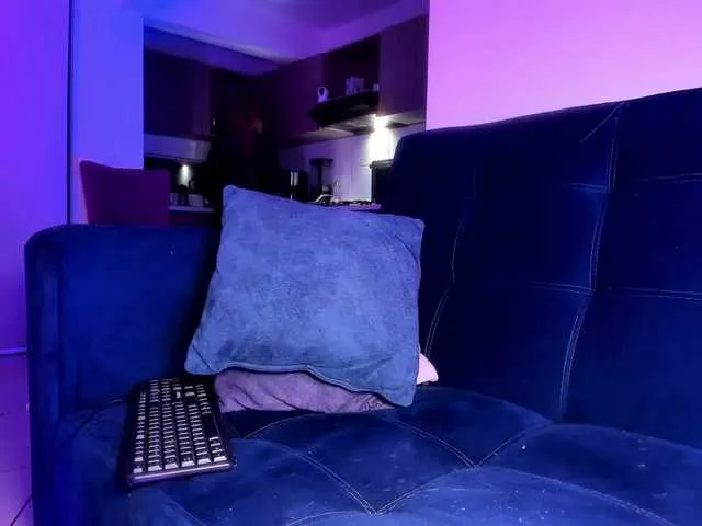 Live sex webcam photo for KendallCurkov #292287908