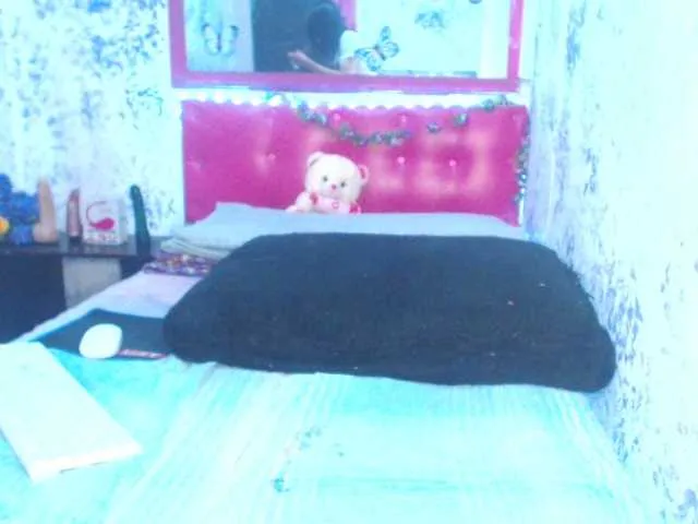 Live sex webcam photo for KendallFerrer #273198321