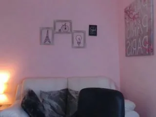 Live sex webcam photo for KendallRise #146393187