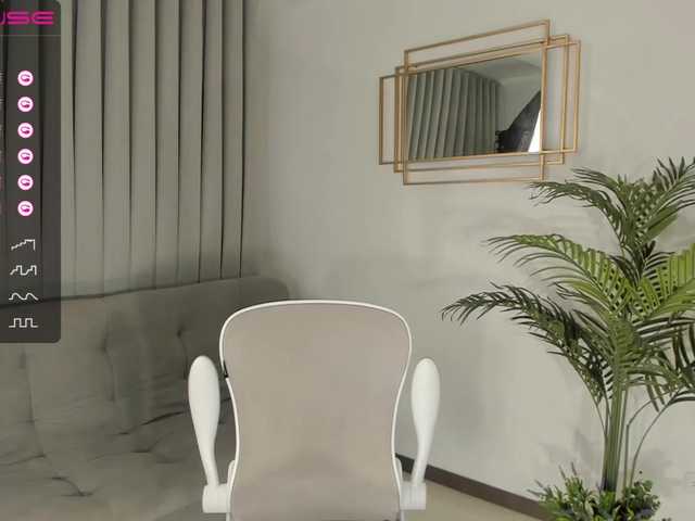 Live sex webcam photo for KendallRise #275623433