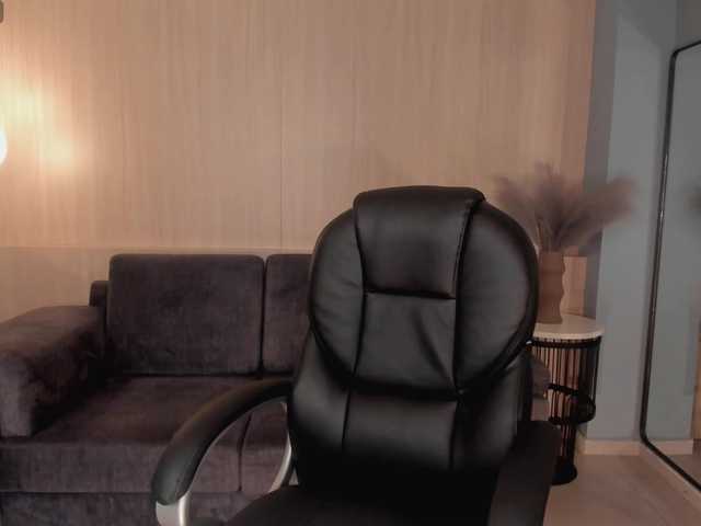 Live sex webcam photo for KendallRise #276899329