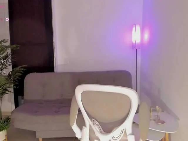 Live sex webcam photo for KendallRise #277011004