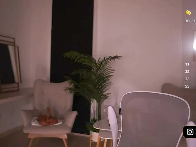 Live sex webcam photo for KendallRise #292074430