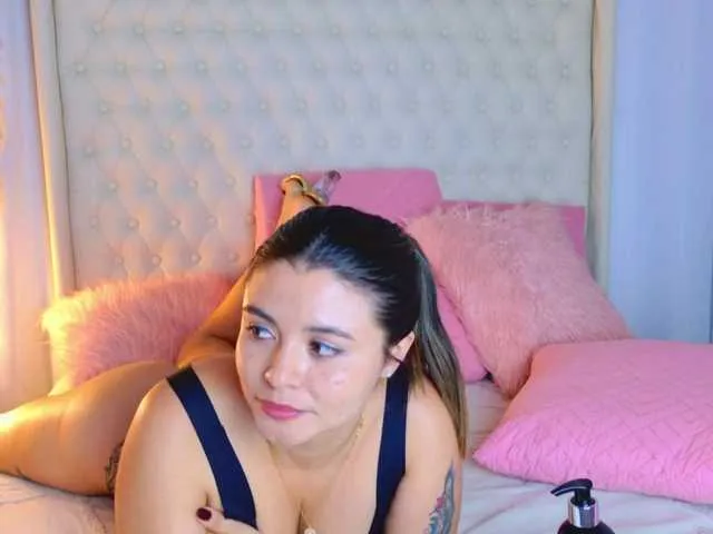 Live sex webcam photo for KendallRouse #294145703