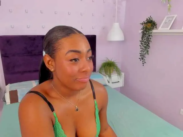 Live sex webcam photo for Kendallbleer #290635972