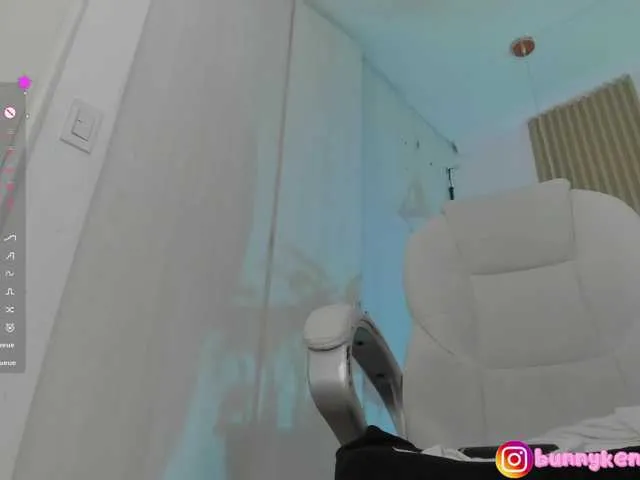 Live sex webcam photo for Kendallbonnyy #291710922
