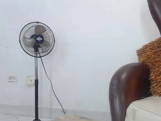 Live sex webcam photo for Kendalsexhot #275653301