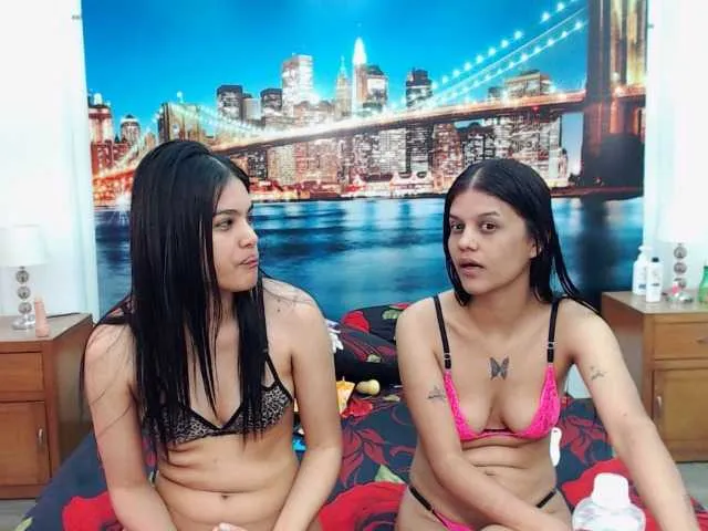 Live sex webcam photo for KendraAndMishel #290347208