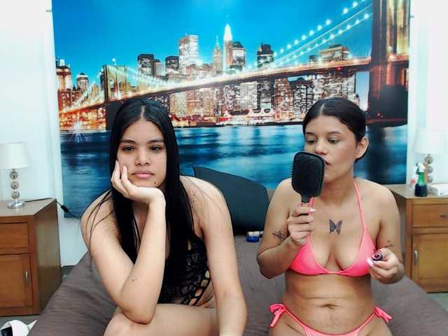 Live sex webcam photo for KendraAndMishel #290459042