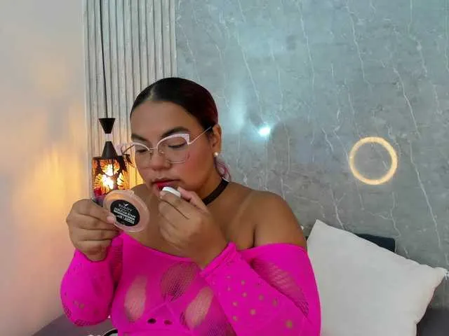 Live sex webcam photo for KendraCurvy #277554970