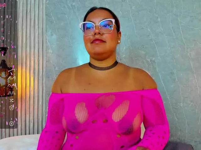 Live sex webcam photo for KendraCurvy #277556521