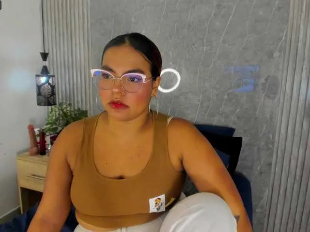 Live sex webcam photo for KendraCurvy #277804760