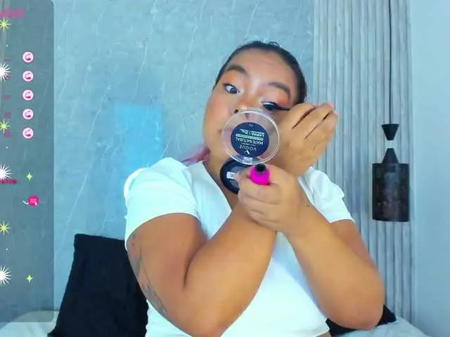 Live sex webcam photo for KendraCurvy #277861076