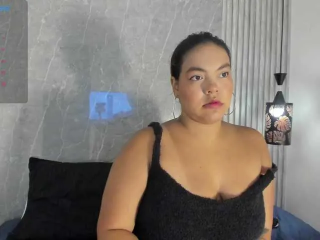 Live sex webcam photo for KendraCurvy #277880484