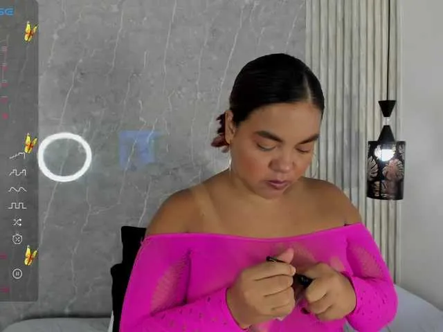 Live sex webcam photo for KendraCurvy #277894309