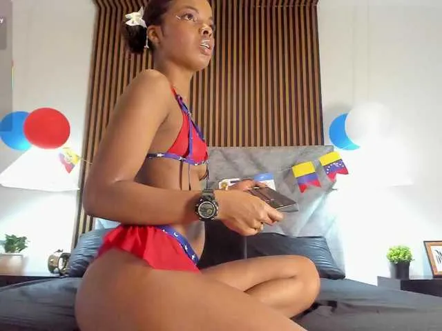 Live sex webcam photo for KenndraRose #293895228