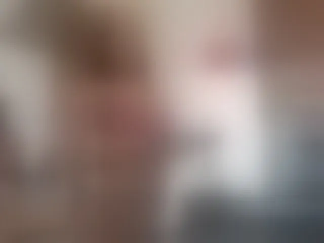 Live sex webcam photo for KenndraRose #293900571