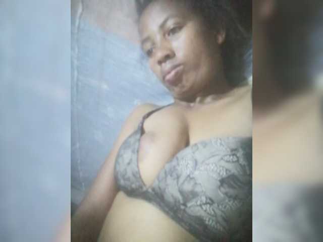 Live sex webcam photo for Kentia1 #276439625