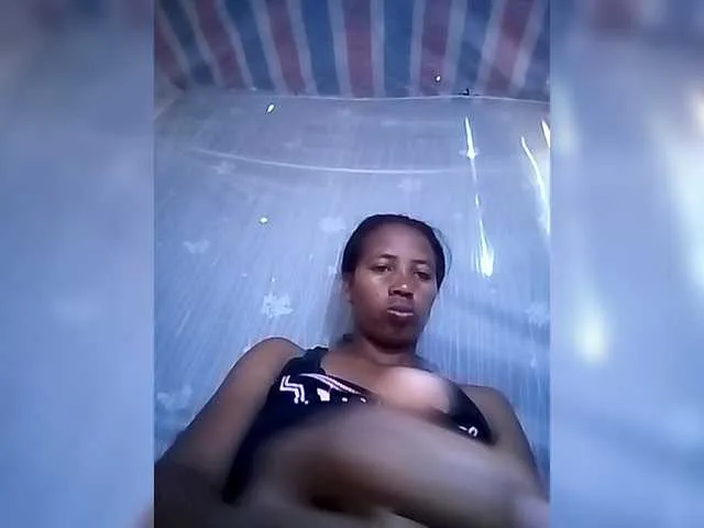 Live sex webcam photo for Kentia1 #276659390