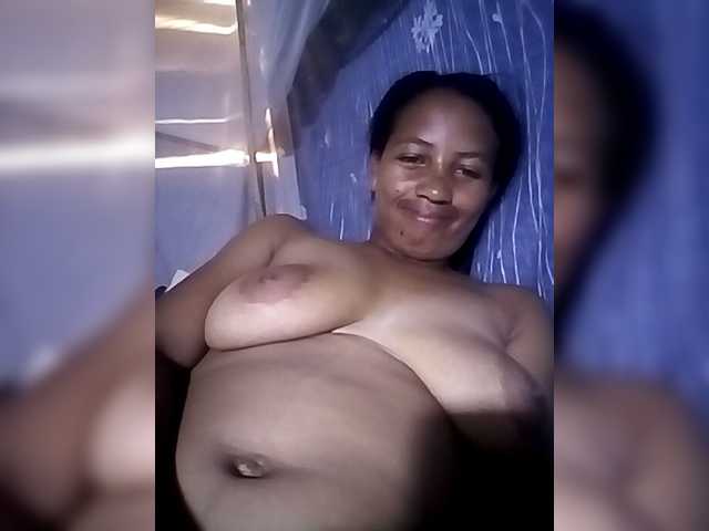 Live sex webcam photo for Kentia1 #276675429