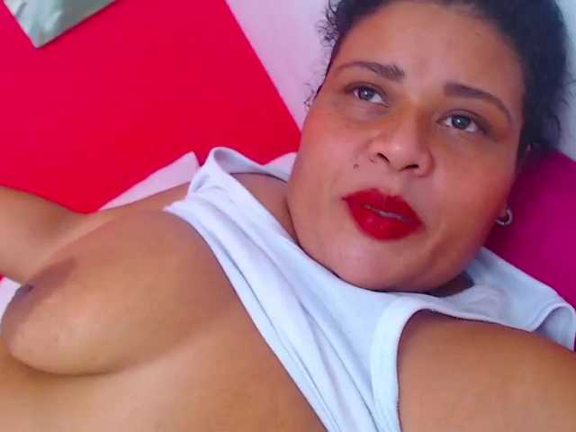 Live sex webcam photo for KenyaEira #273163244