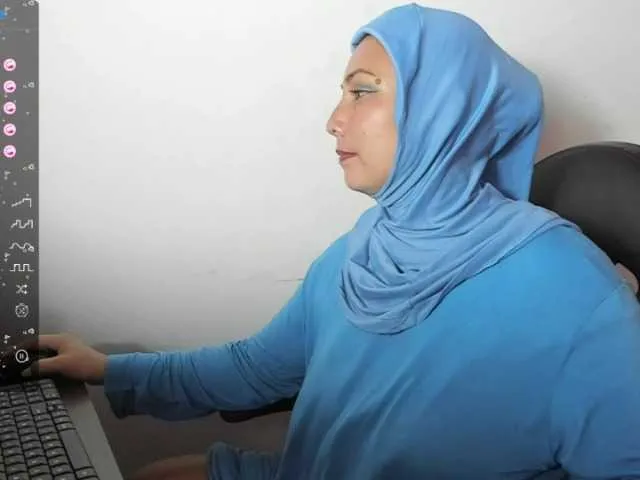 Live sex webcam photo for KenzaFadel #288084043