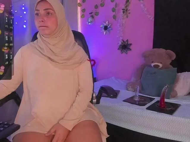 Live sex webcam photo for KenzaFadel #288084049