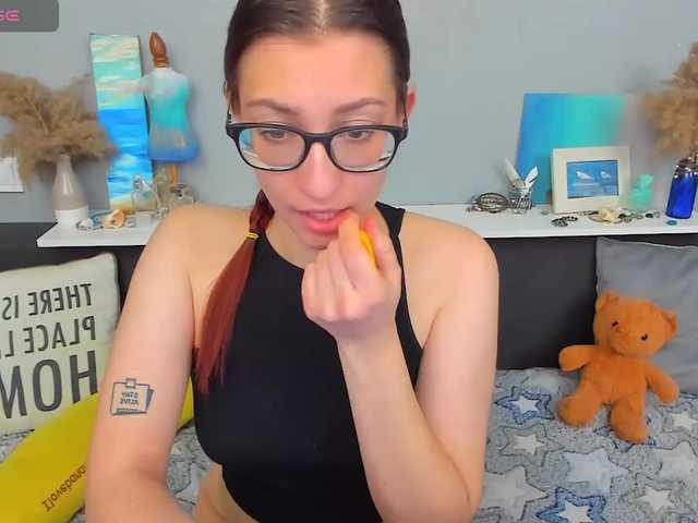 Live sex webcam photo for KenzieMurray #276840598