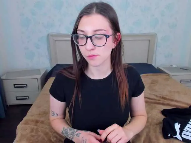 Live sex webcam photo for KenzieMurray #290126855