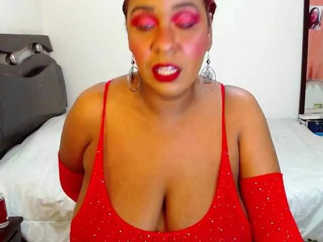 Live sex webcam photo for KenzyStone #277796521