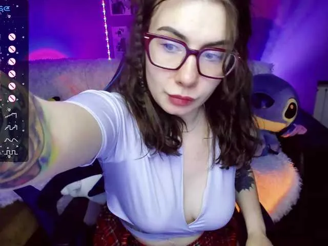 Live sex webcam photo for KerryDi #277618137