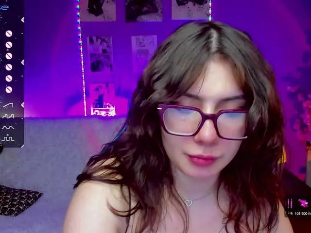 Live sex webcam photo for KerryDi #277733774