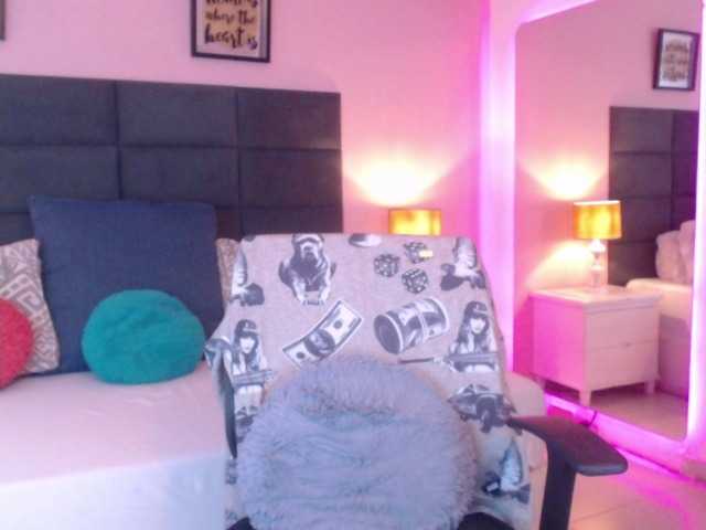 Live sex webcam photo for KerryParisi #276280243