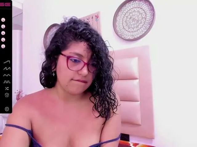 Live sex webcam photo for Kervelinroger #274412373