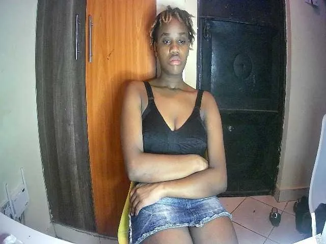 Live sex webcam photo for Keshi69 #277779741