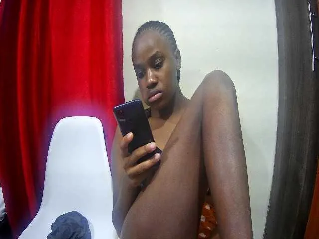 Live sex webcam photo for Keshi69 #277891156