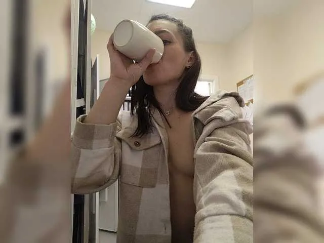 Live sex webcam photo for Kettihoff #277493199