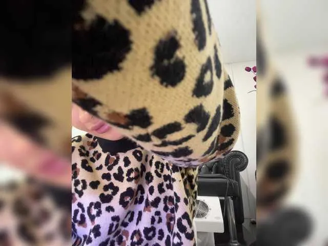 Live sex webcam photo for KettyPretty25 #271813677