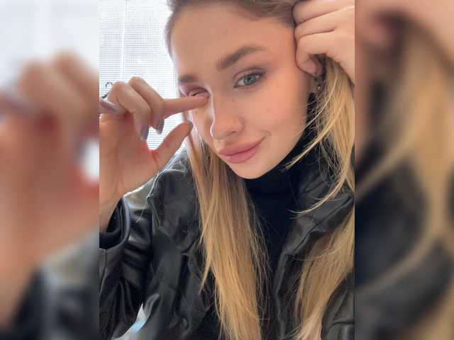 Live sex webcam photo for KettyPretty25 #272132140