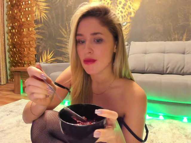 Live sex webcam photo for KettyPretty25 #272143797