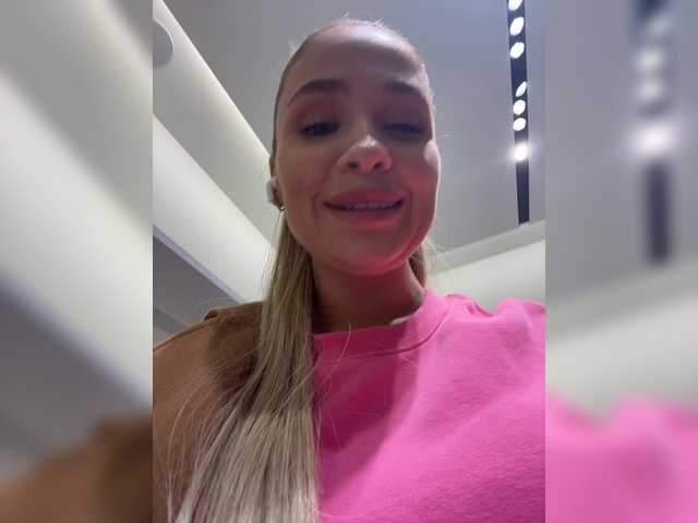 Live sex webcam photo for KettyPretty25 #272242545