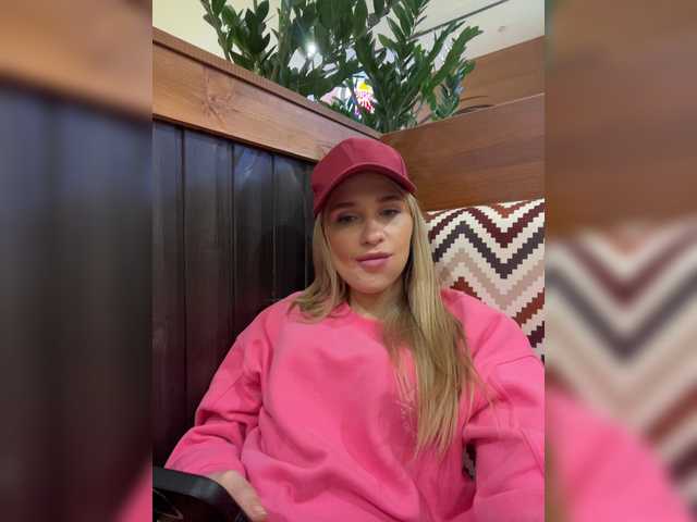 Live sex webcam photo for KettyPretty25 #272293573